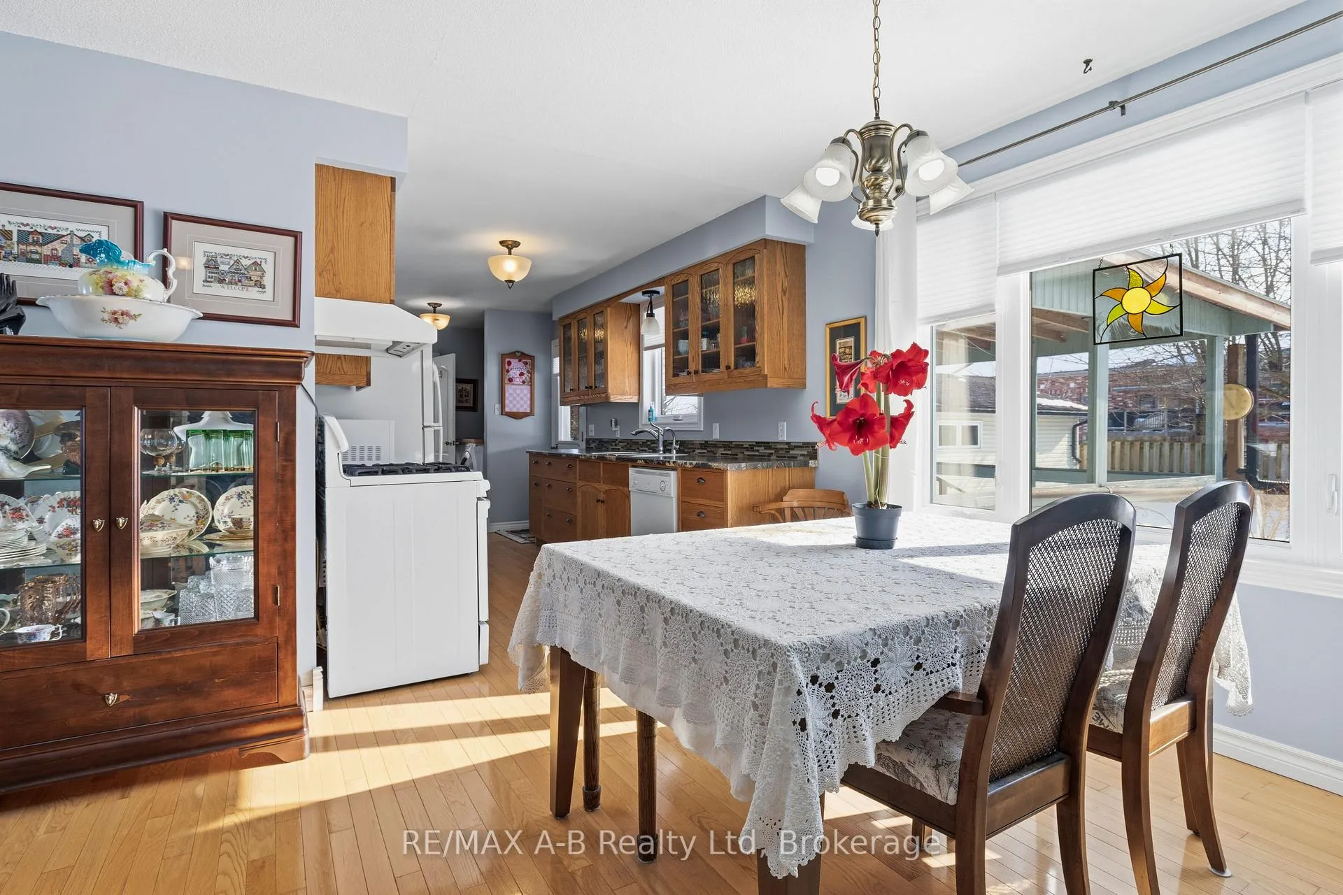 Photo 9 of 815 O'Loane Avenue, Stratford — HOMEH