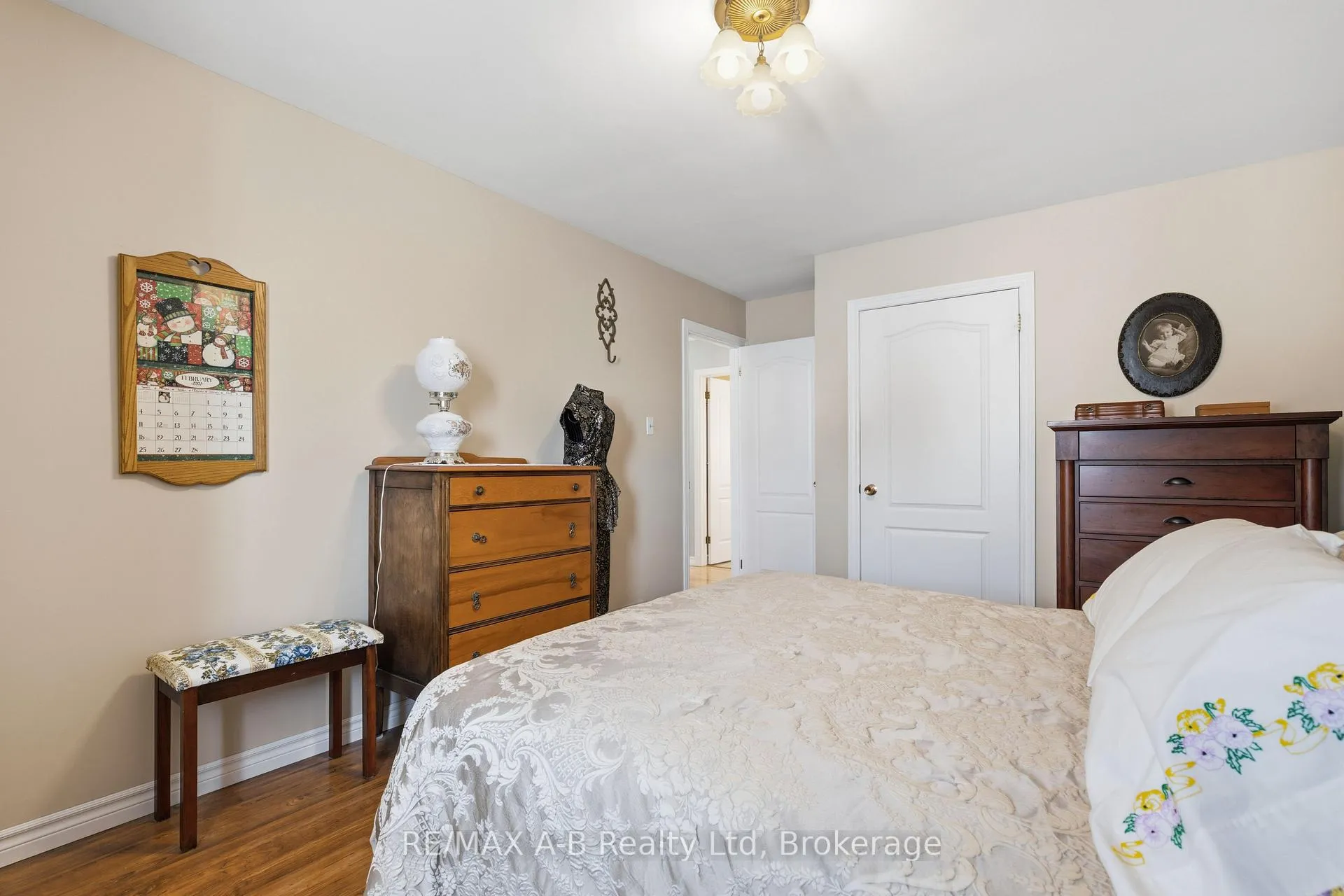 Photo 13 of 815 O'Loane Avenue, Stratford — HOMEH