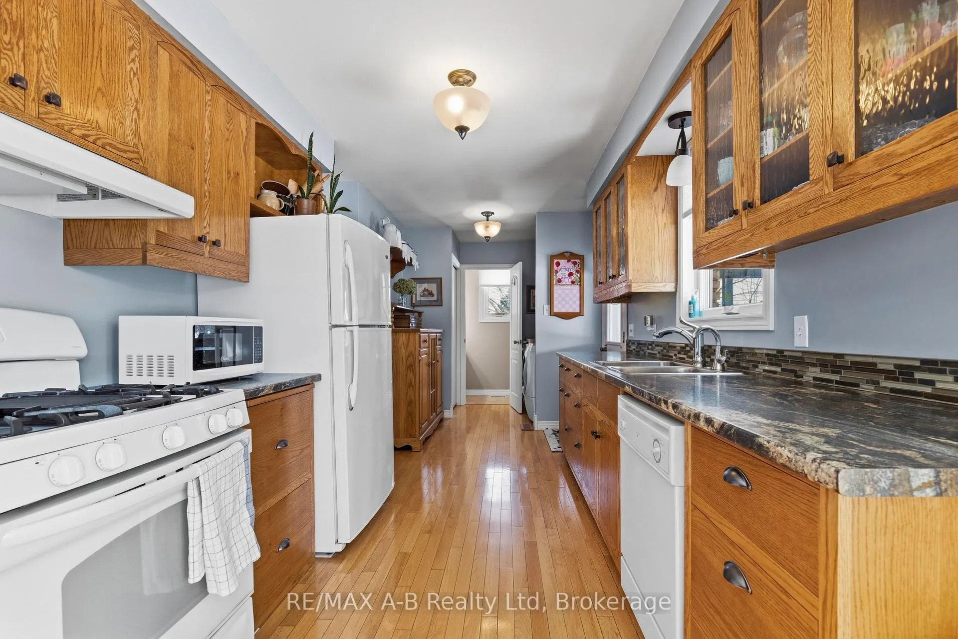 Photo 16 of 815 O'Loane Avenue, Stratford — HOMEH