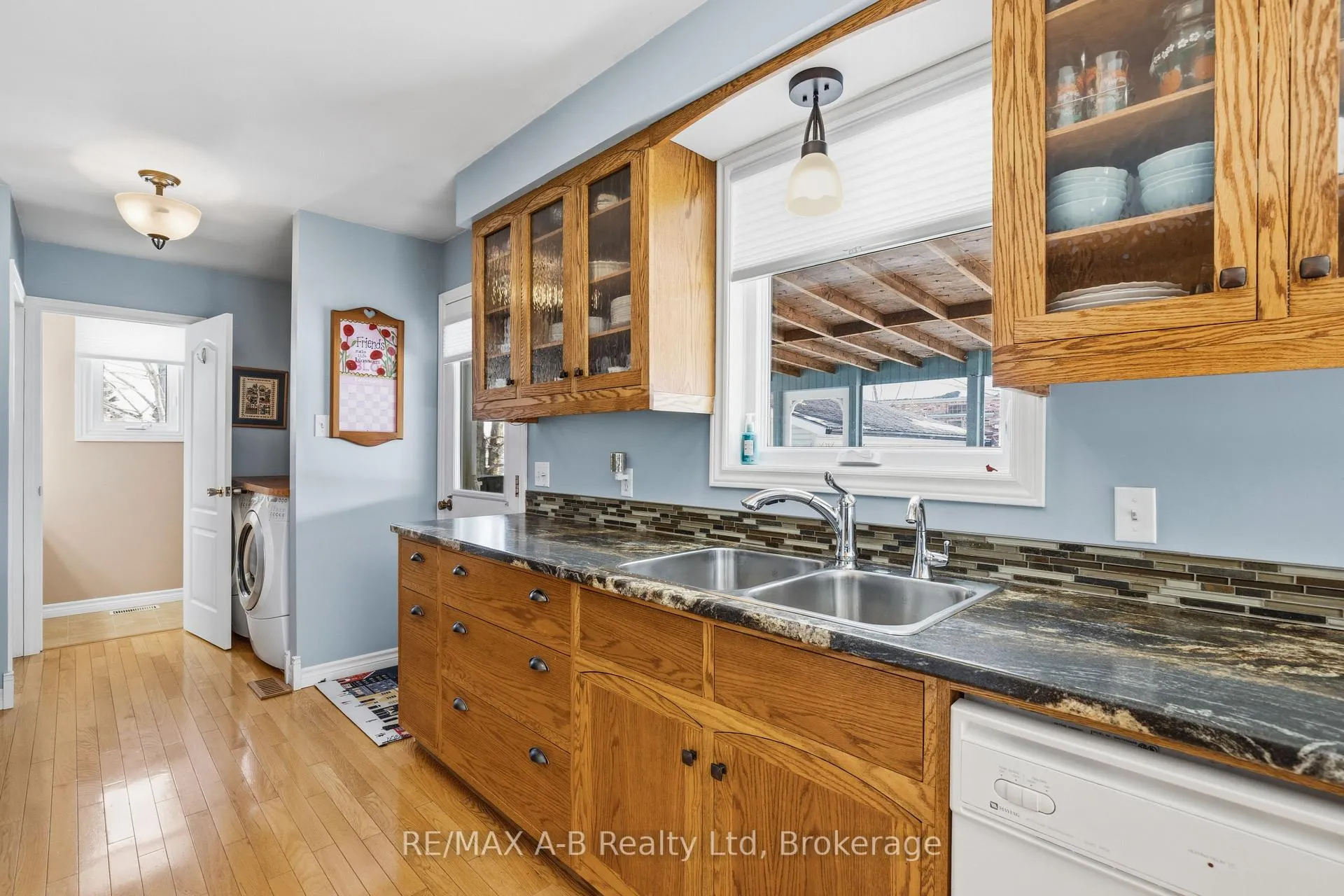 Photo 17 of 815 O'Loane Avenue, Stratford — HOMEH