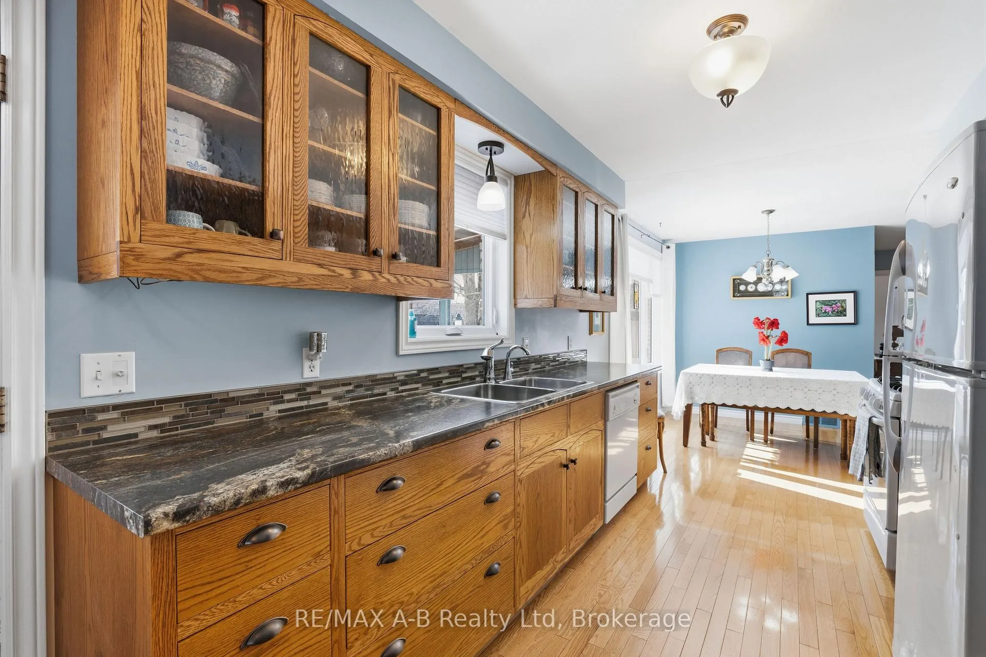 Photo 18 of 815 O'Loane Avenue, Stratford — HOMEH