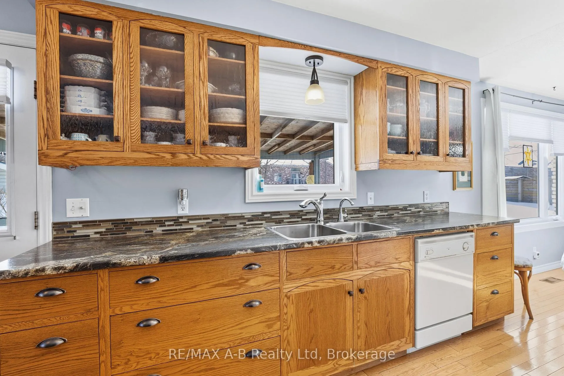 Photo 19 of 815 O'Loane Avenue, Stratford — HOMEH