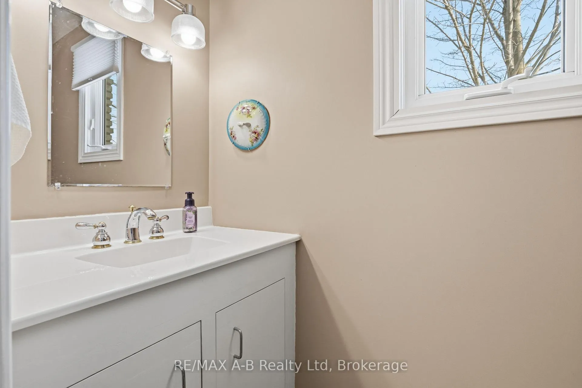 Photo 23 of 815 O'Loane Avenue, Stratford — HOMEH
