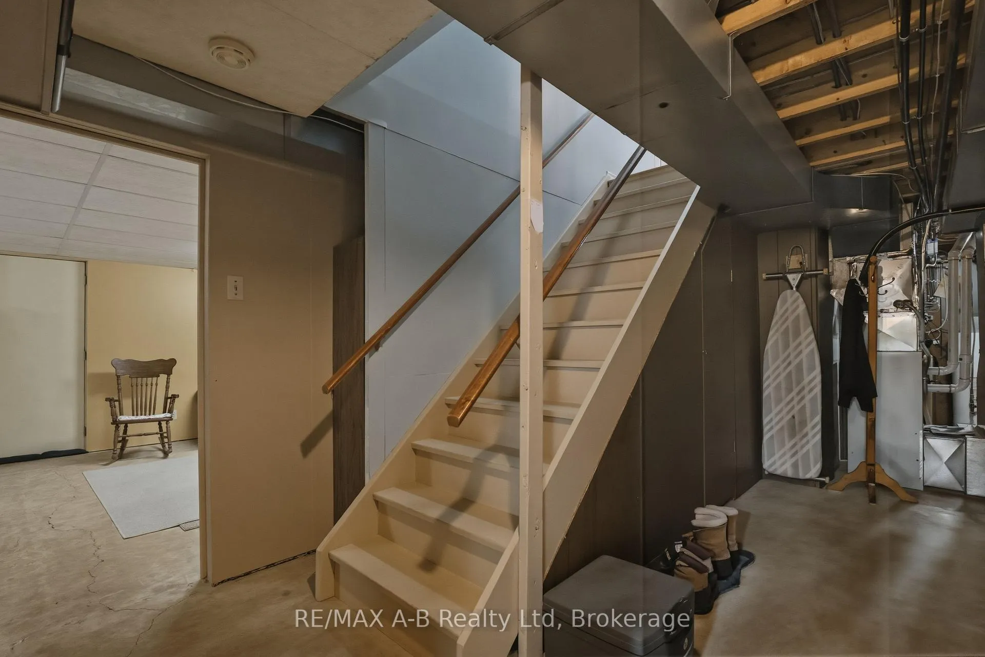Photo 24 of 815 O'Loane Avenue, Stratford — HOMEH