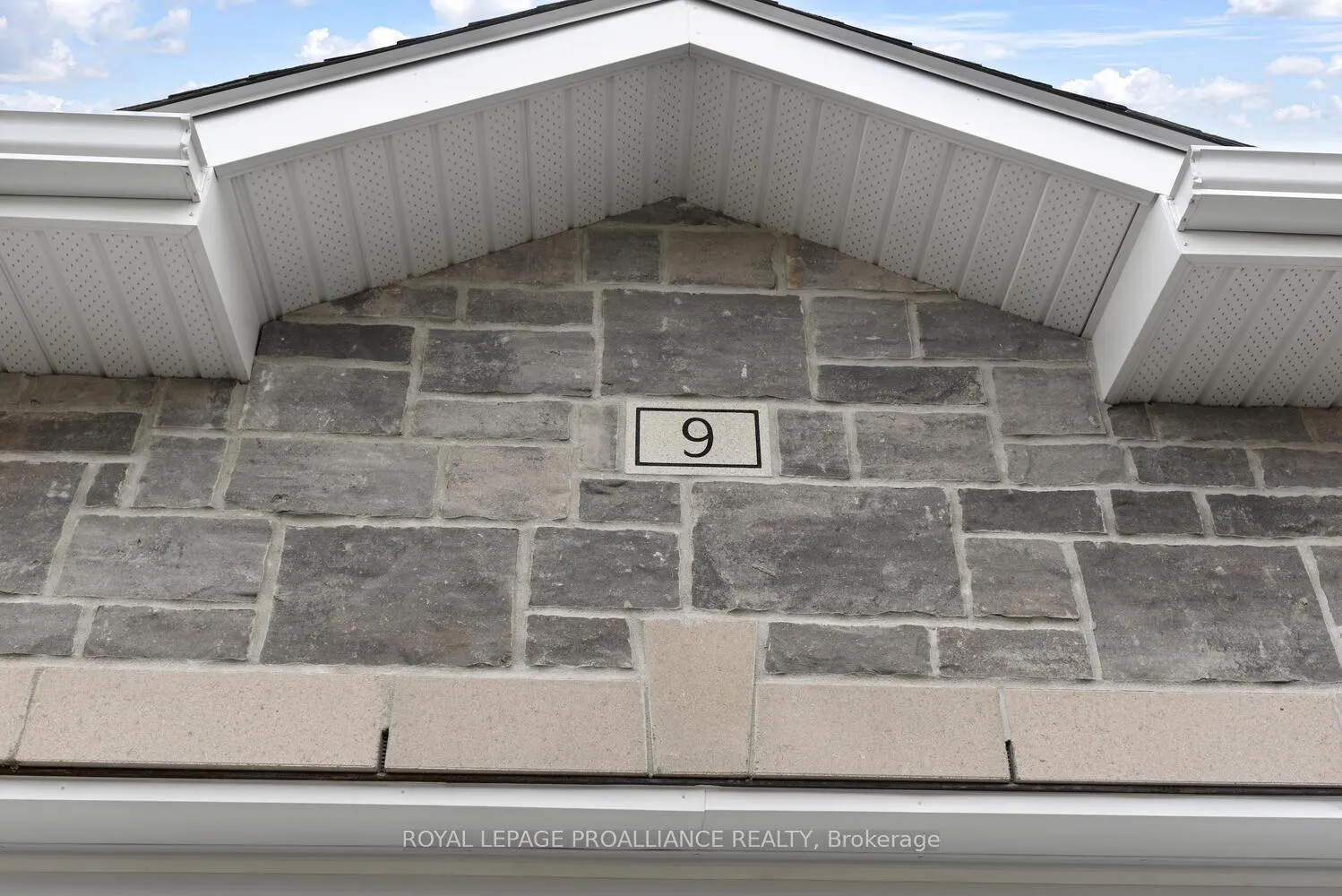 Photo 3 of 9 Ben TeKamp Terrace, Brockville — HOMEH