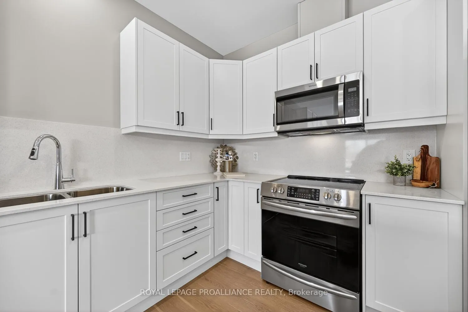 Photo 14 of 9 Ben TeKamp Terrace, Brockville — HOMEH