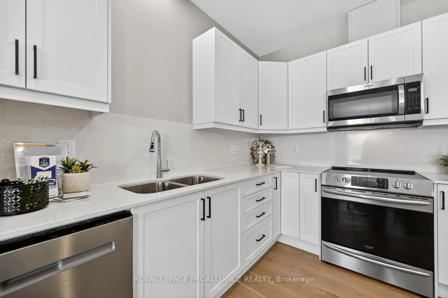 Photo 15 of 9 Ben TeKamp Terrace, Brockville — HOMEH