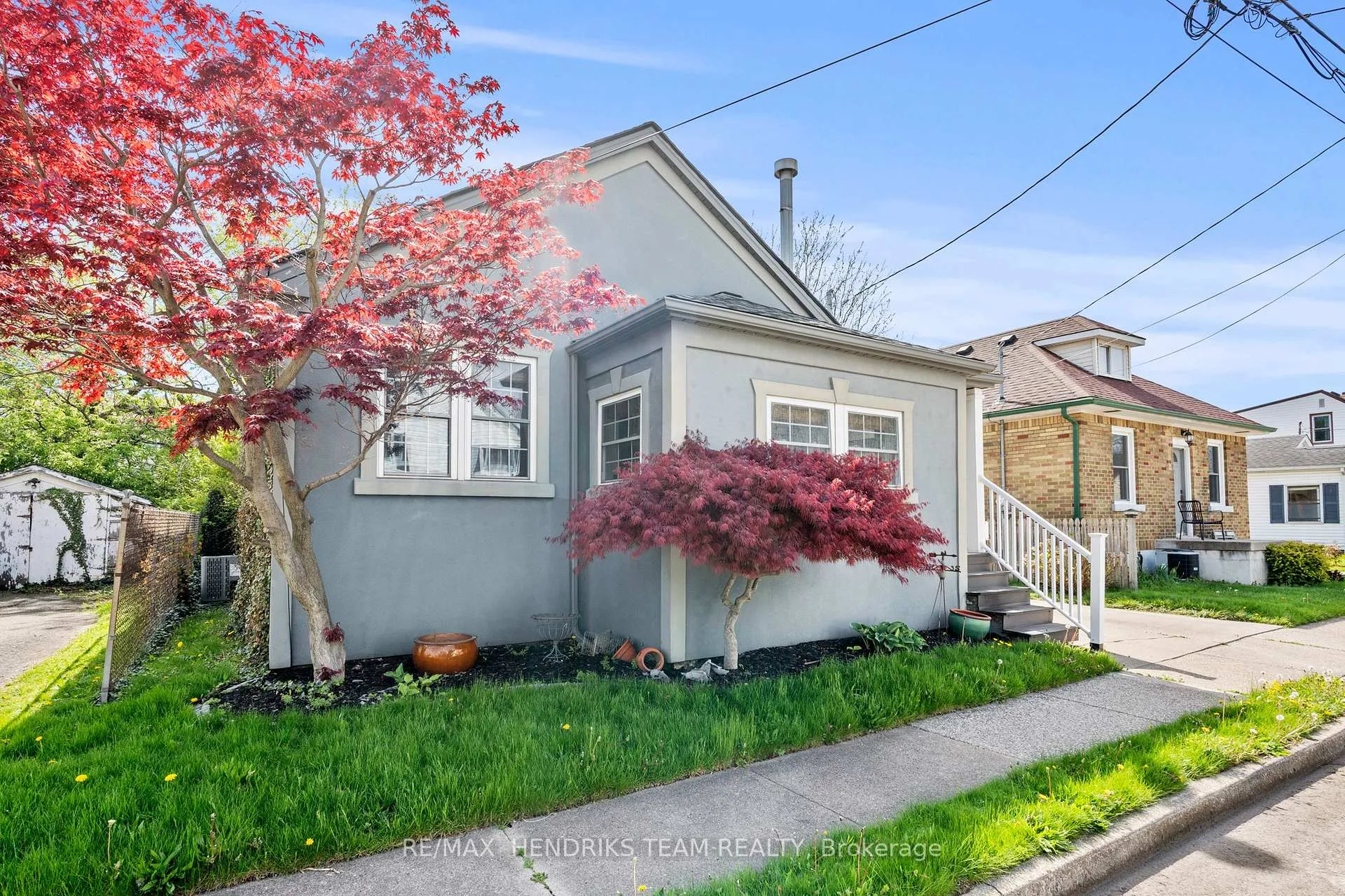 Photo 3 of 10 Peachdale Avenue, St. Catharines, Facer — HOMEH