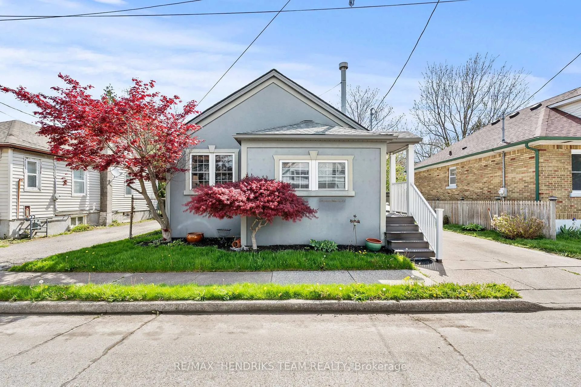 Photo 4 of 10 Peachdale Avenue, St. Catharines, Facer — HOMEH