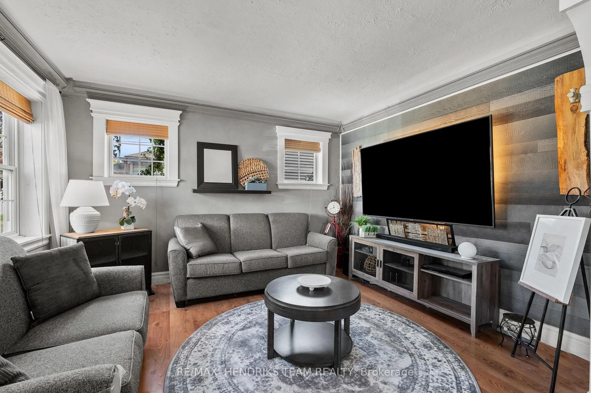 Photo 8 of 10 Peachdale Avenue, St. Catharines, Facer — HOMEH