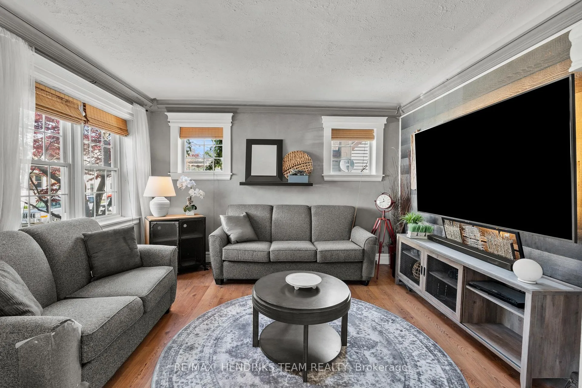 Photo 9 of 10 Peachdale Avenue, St. Catharines, Facer — HOMEH