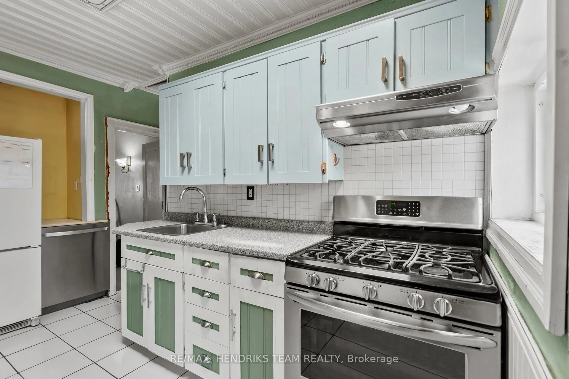 Photo 13 of 10 Peachdale Avenue, St. Catharines, Facer — HOMEH