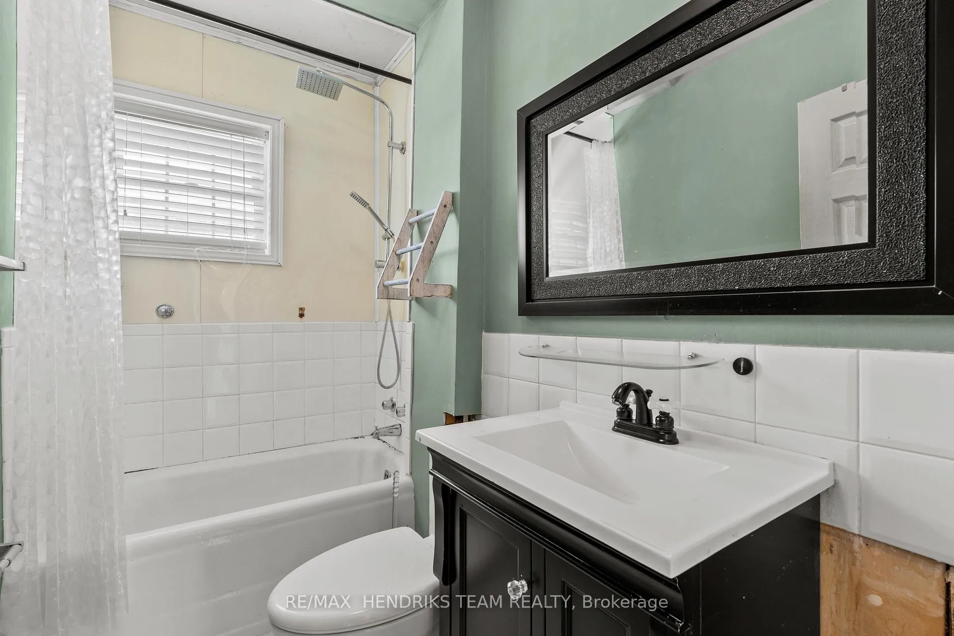 Photo 22 of 10 Peachdale Avenue, St. Catharines, Facer — HOMEH