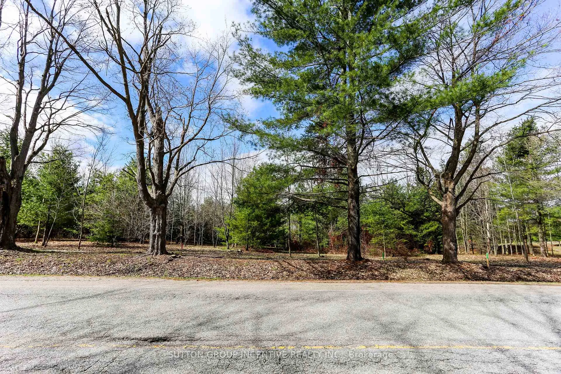 Photo 7 of 2774 Old Second Road S, Springwater, Midhurst — HOMEH