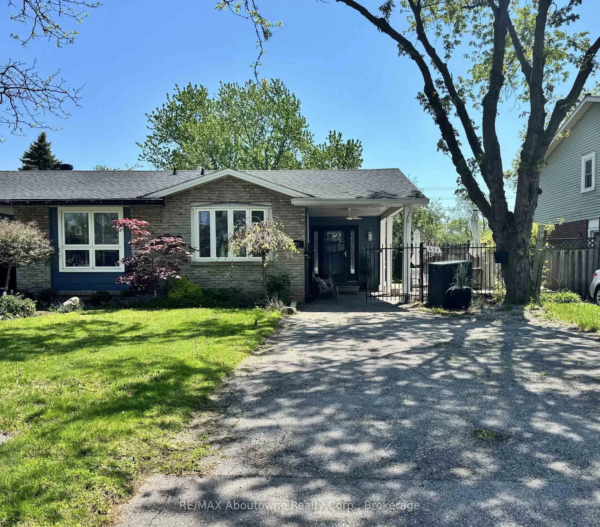 Front of 637 Lomond Crescent