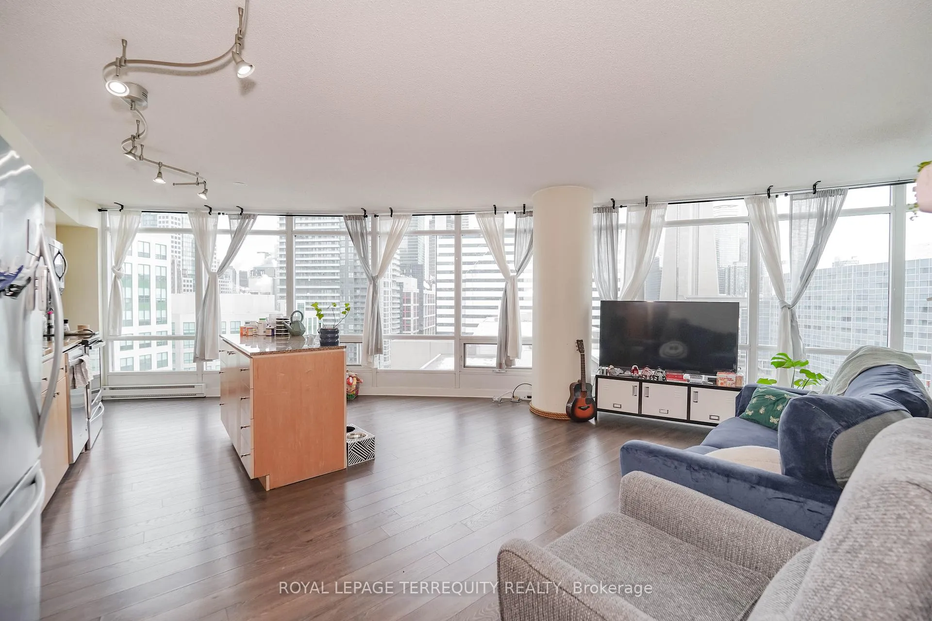 Photo 2 of Unit 1603, 361 Front Street W, Toronto, Waterfront Communities — HOMEH