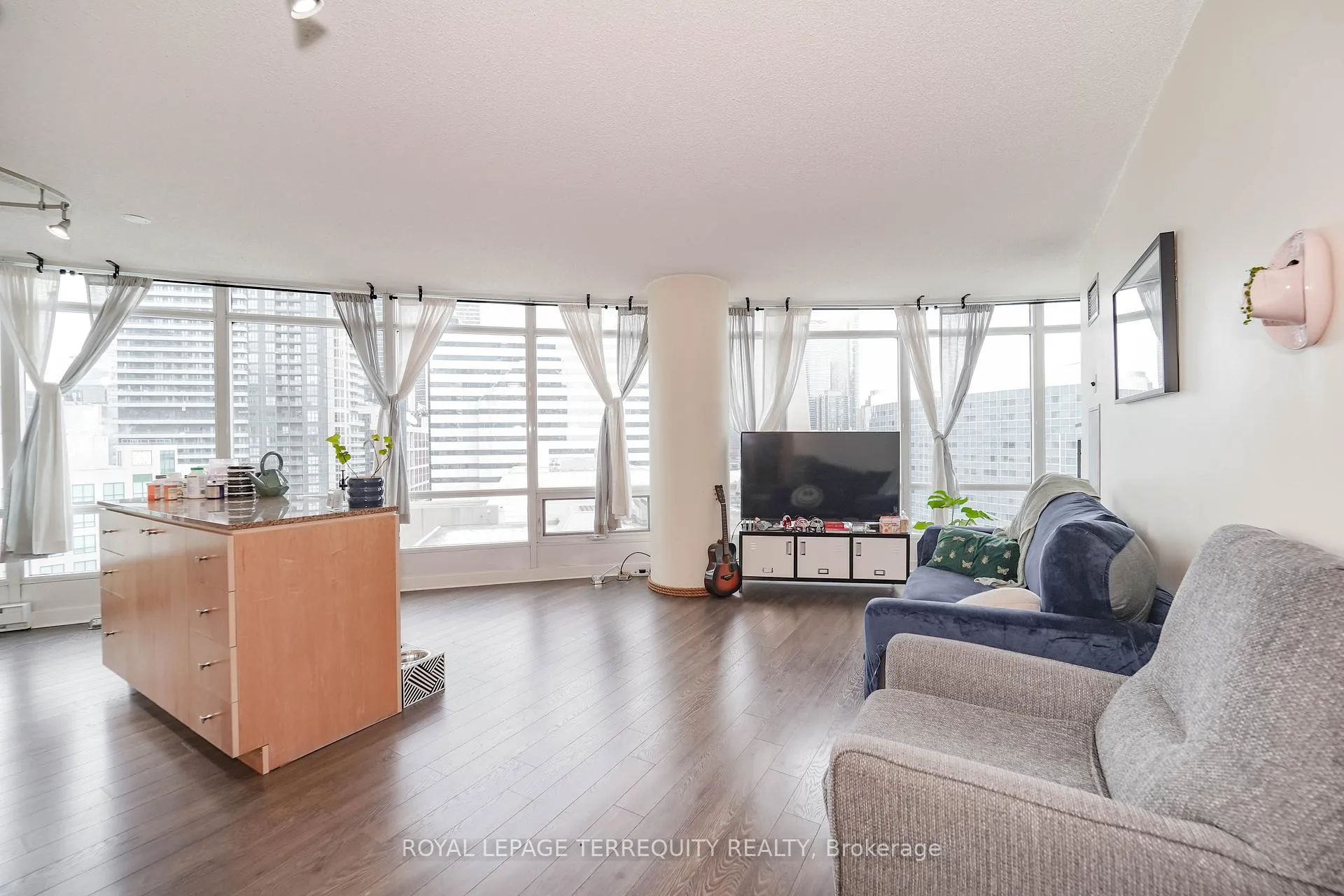 Photo 3 of Unit 1603, 361 Front Street W, Toronto, Waterfront Communities — HOMEH