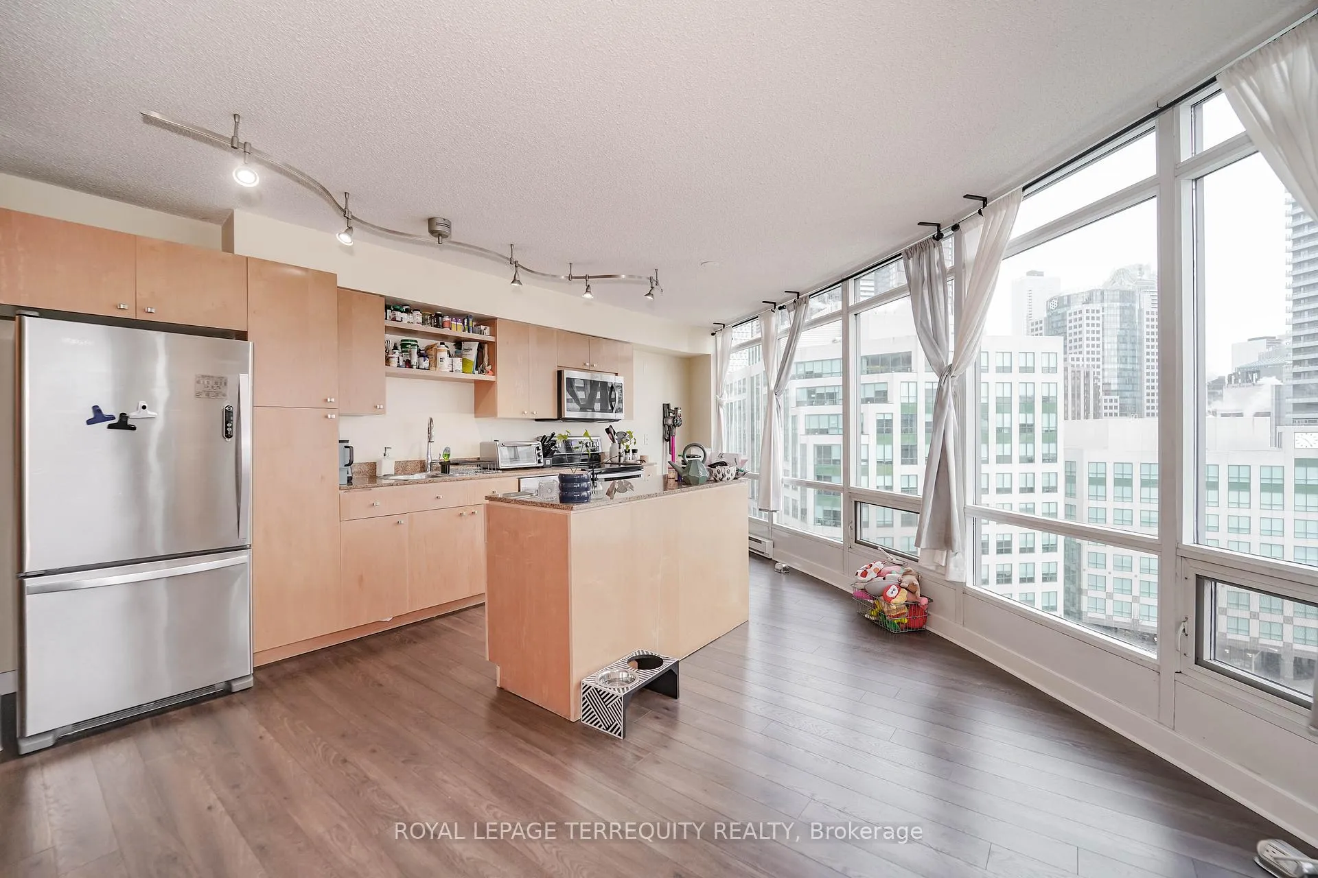 Photo 4 of Unit 1603, 361 Front Street W, Toronto, Waterfront Communities — HOMEH