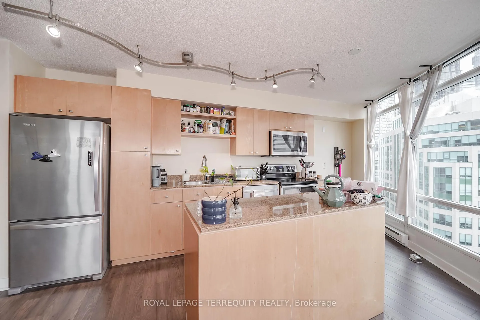 Photo 5 of Unit 1603, 361 Front Street W, Toronto, Waterfront Communities — HOMEH