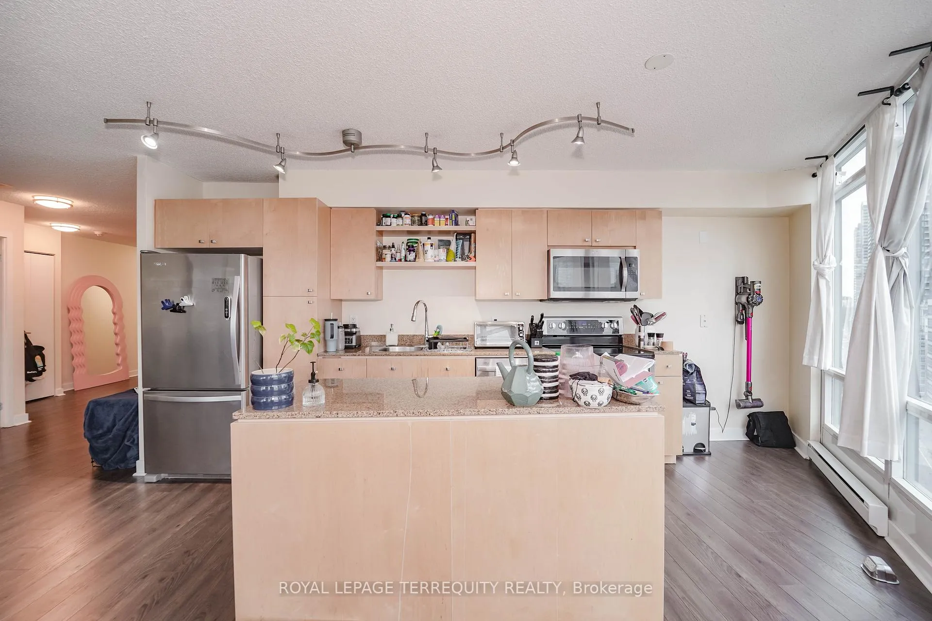 Photo 6 of Unit 1603, 361 Front Street W, Toronto, Waterfront Communities — HOMEH