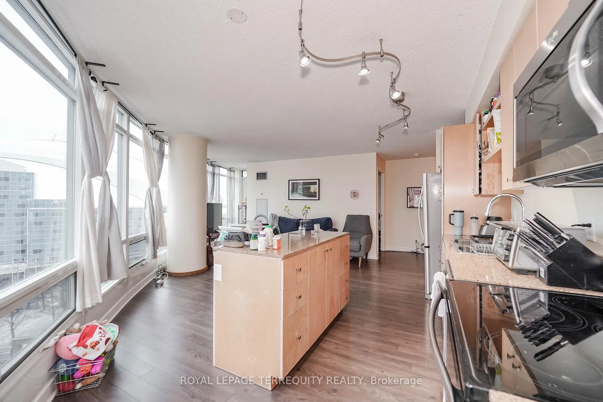 Photo 8 of Unit 1603, 361 Front Street W, Toronto, Waterfront Communities — HOMEH