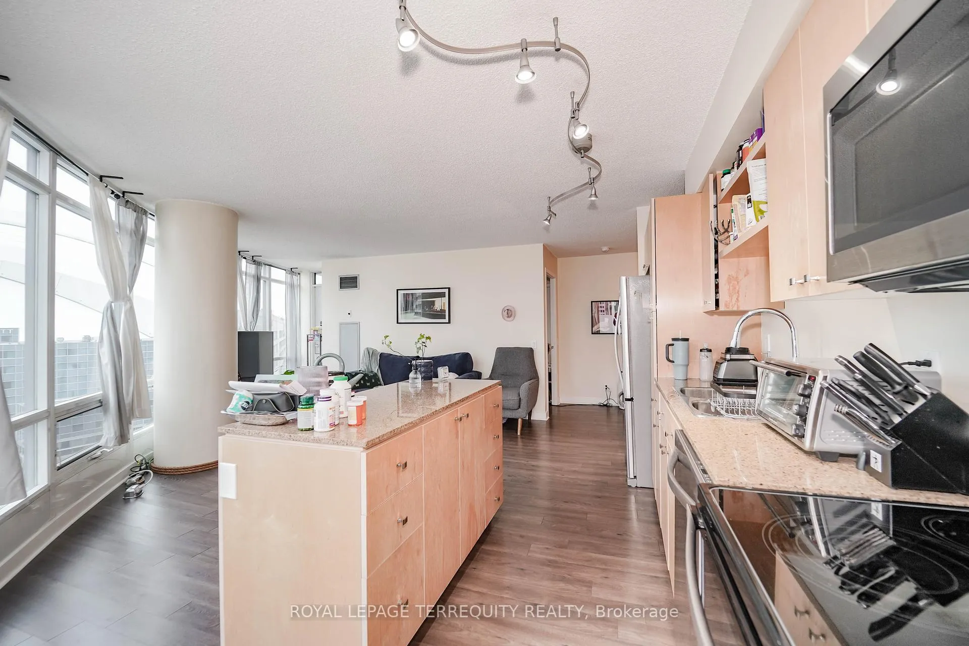 Photo 11 of Unit 1603, 361 Front Street W, Toronto, Waterfront Communities — HOMEH