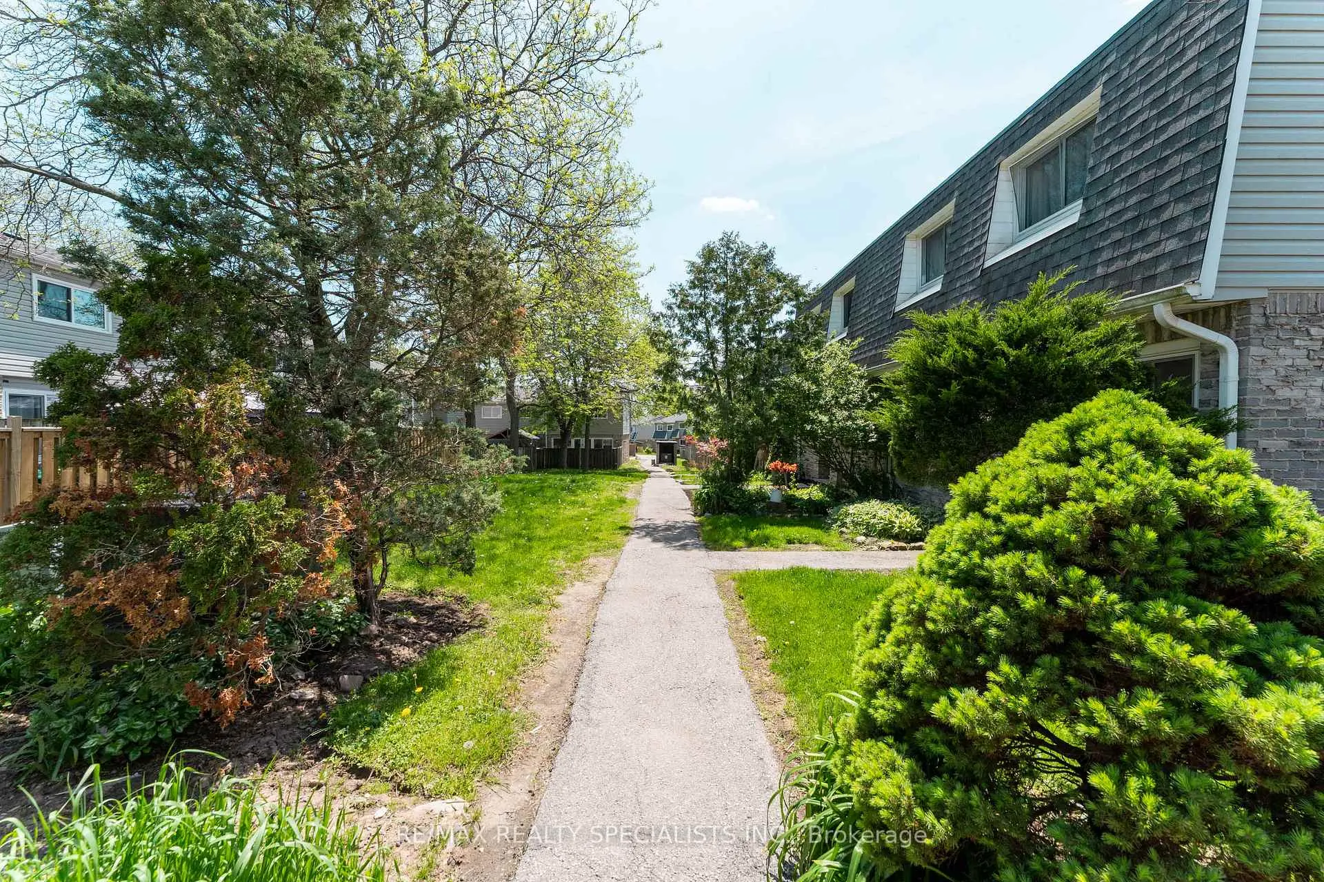 Photo 2 of Unit 114, 2050 Upper Middle Road, Burlington, Brant Hills — HOMEH