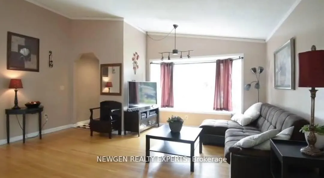 Photo 2 of 11 Lawrence Crescent, Brampton, Brampton East — HOMEH