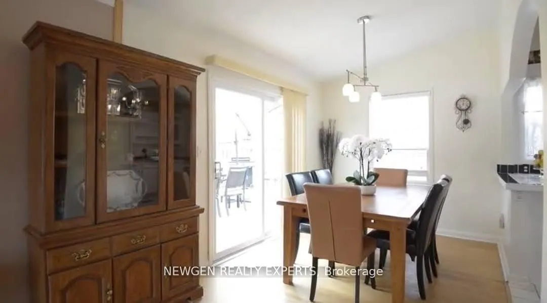 Photo 5 of 11 Lawrence Crescent, Brampton, Brampton East — HOMEH
