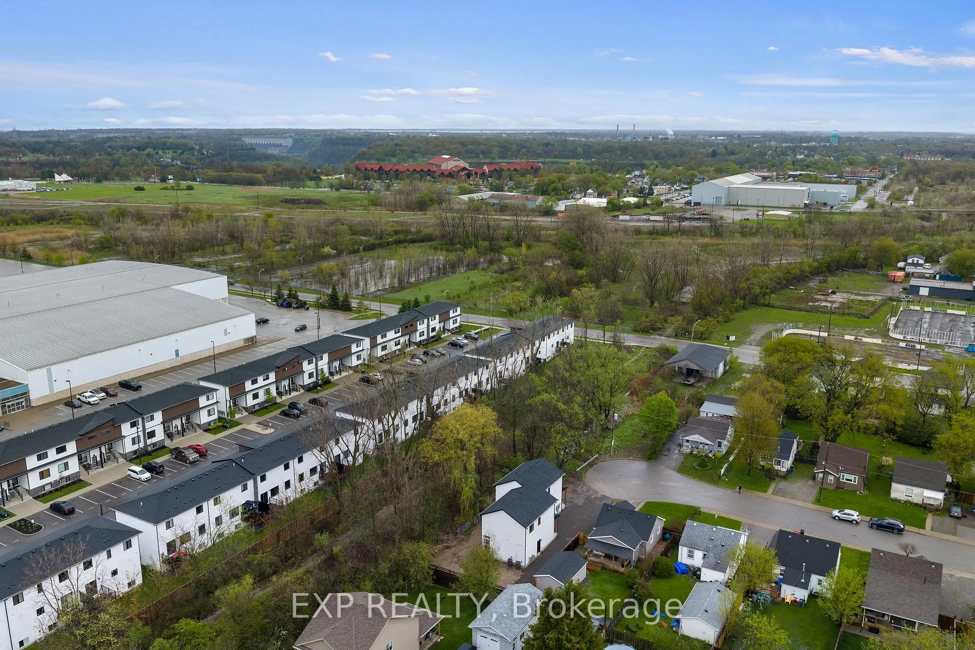 Photo 17 of Unit Unit 2 - Lower, 4271 Fifth Avenue, Niagara Falls, Downtown — HOMEH