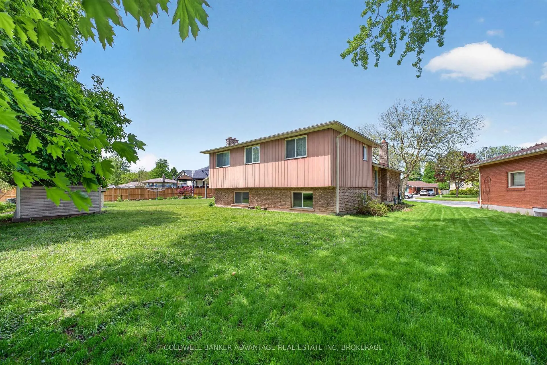 Photo 4 of 6976 Abbey Circle, Niagara Falls, Casey — HOMEH