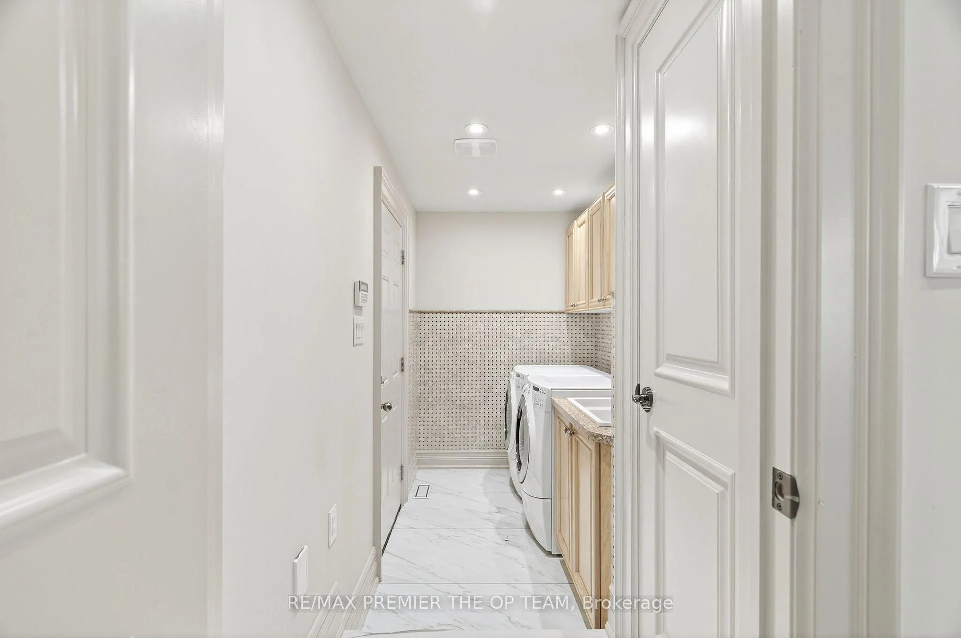 Photo 5 of 24 Grand Vellore Crescent, Vaughan, Vellore Village — HOMEH