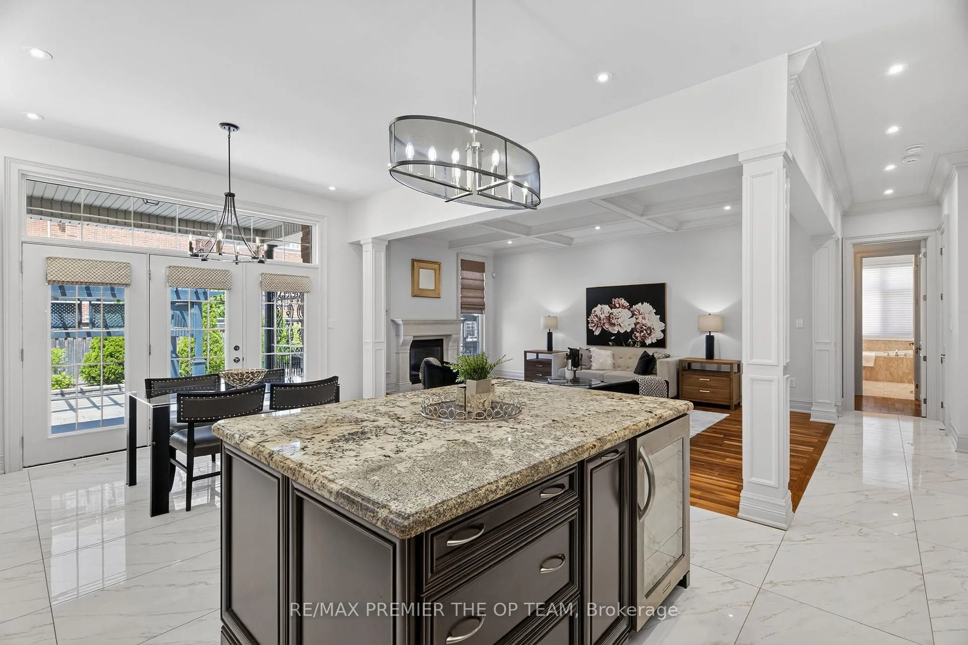 Photo 14 of 24 Grand Vellore Crescent, Vaughan, Vellore Village — HOMEH