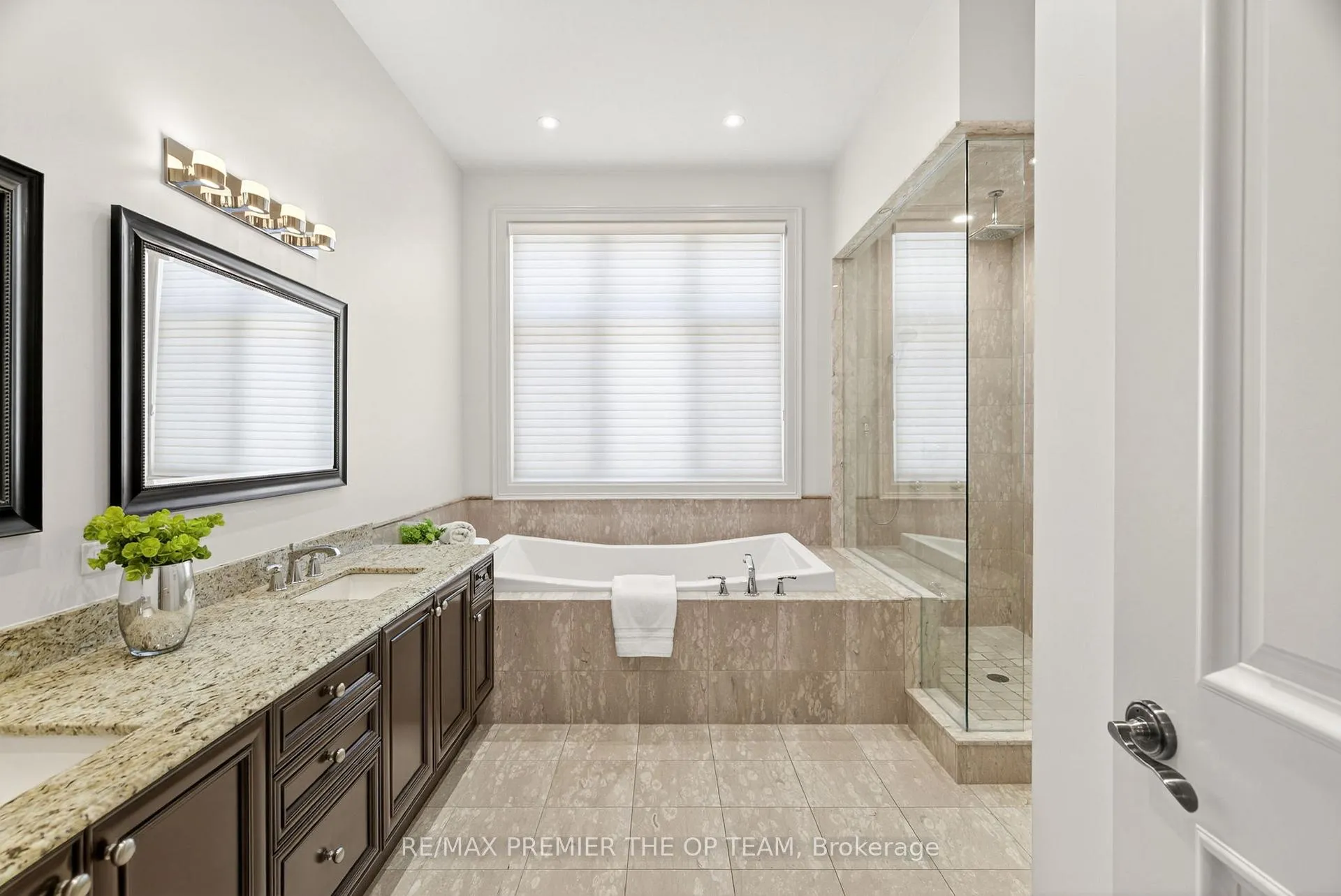Photo 20 of 24 Grand Vellore Crescent, Vaughan, Vellore Village — HOMEH