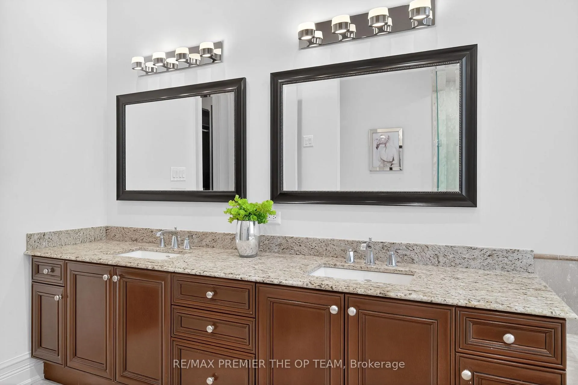Photo 23 of 24 Grand Vellore Crescent, Vaughan, Vellore Village — HOMEH
