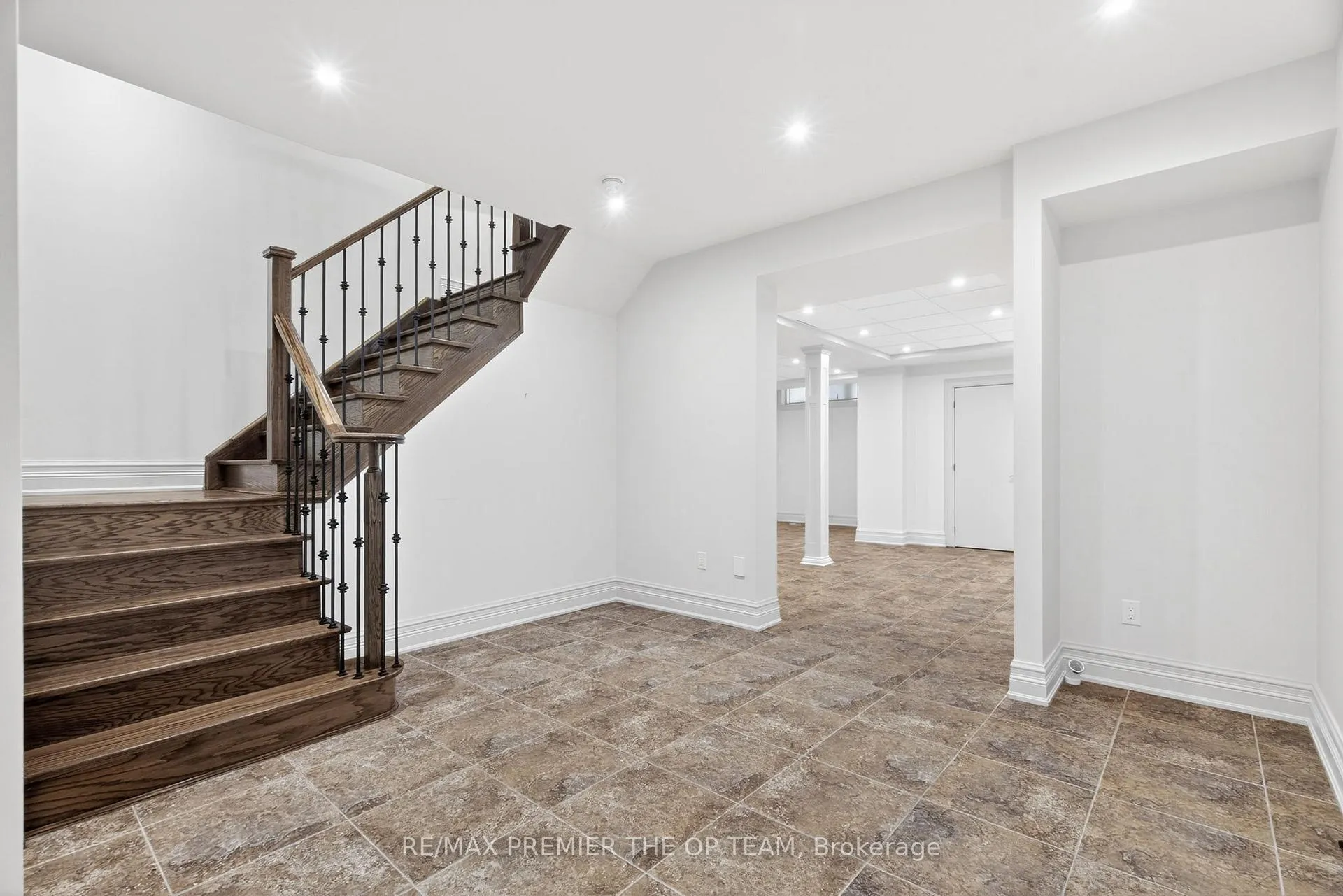 Photo 27 of 24 Grand Vellore Crescent, Vaughan, Vellore Village — HOMEH
