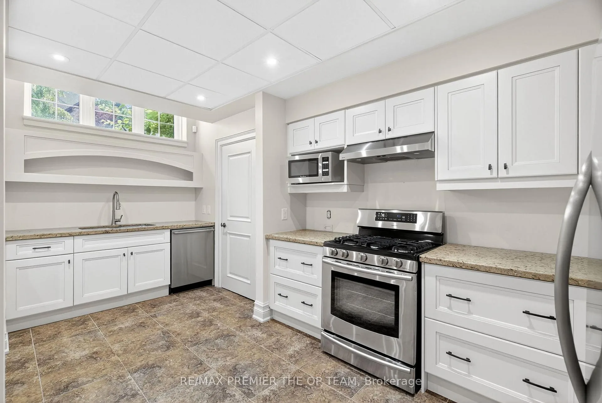 Photo 32 of 24 Grand Vellore Crescent, Vaughan, Vellore Village — HOMEH