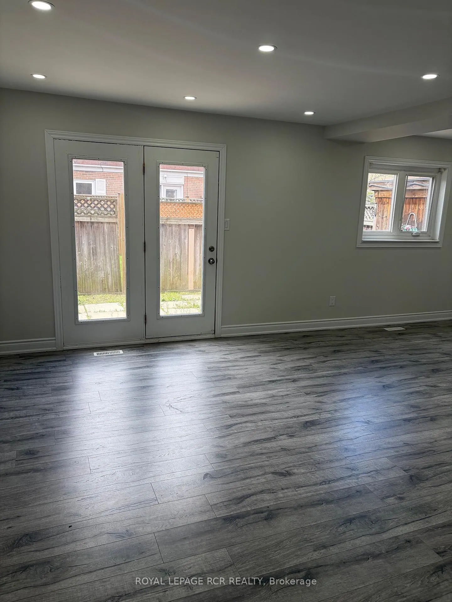 Photo 1 of 41 Town House Crescent, Brampton, Brampton East — HOMEH