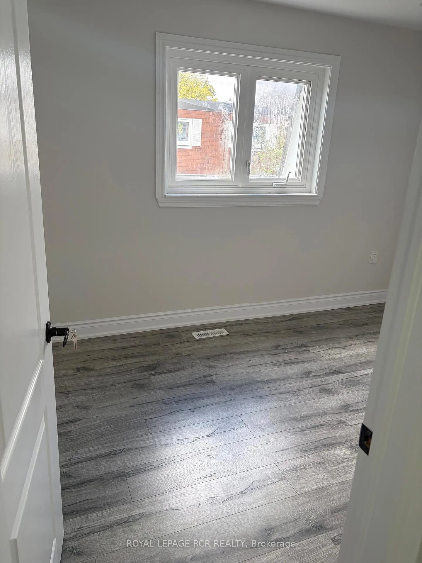 Photo 2 of 41 Town House Crescent, Brampton, Brampton East — HOMEH