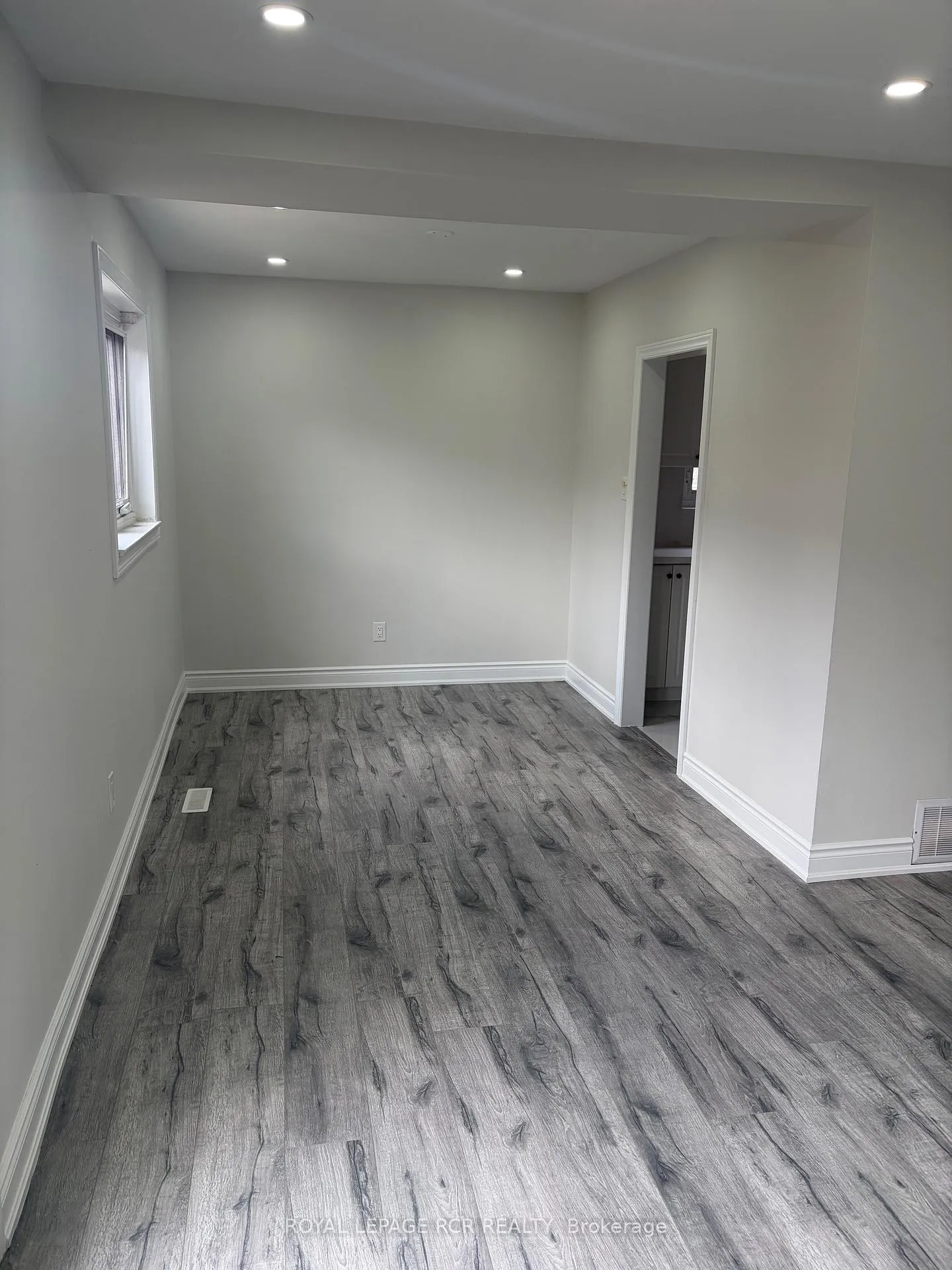 Photo 4 of 41 Town House Crescent, Brampton, Brampton East — HOMEH