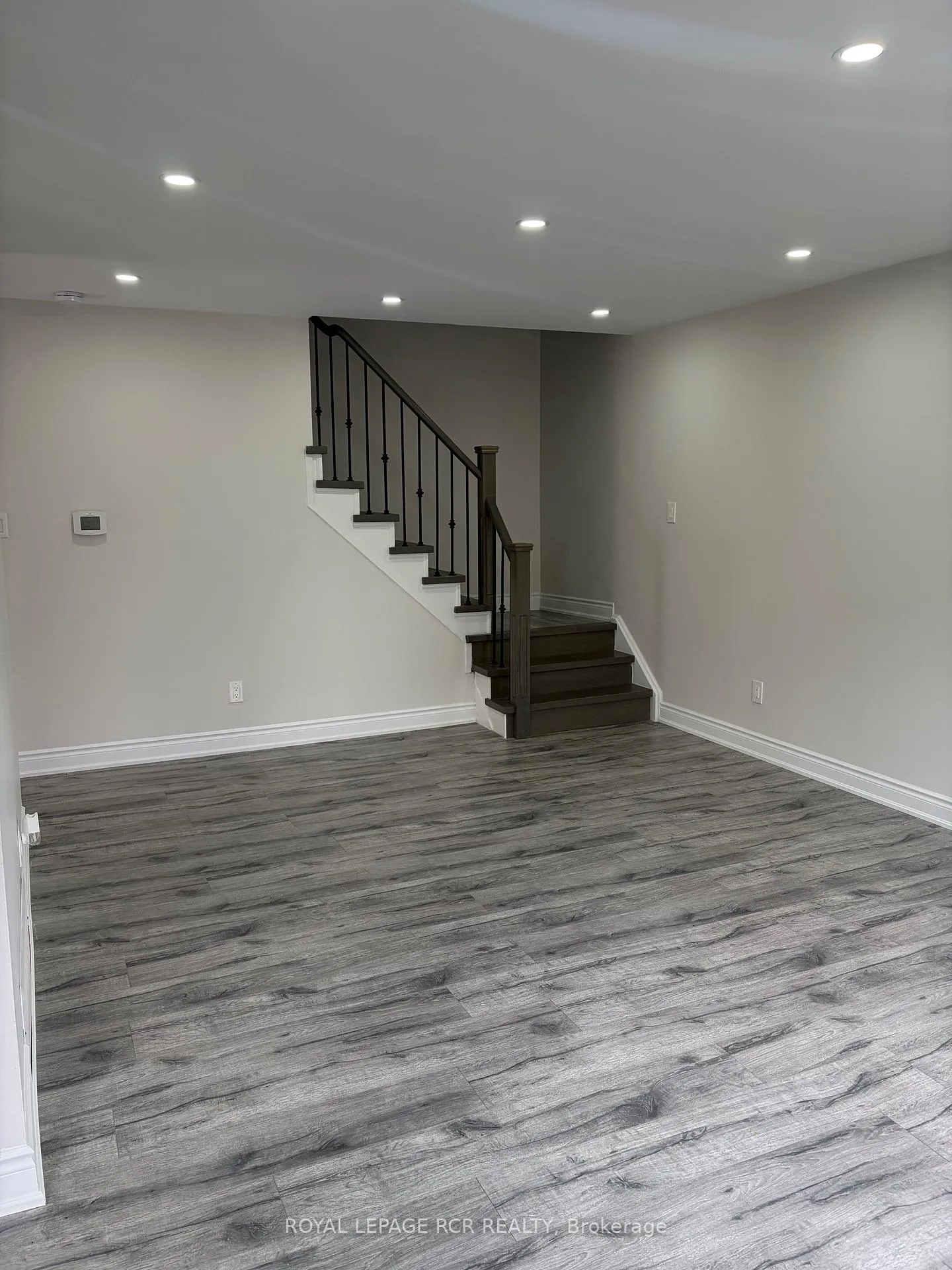 Photo 7 of 41 Town House Crescent, Brampton, Brampton East — HOMEH