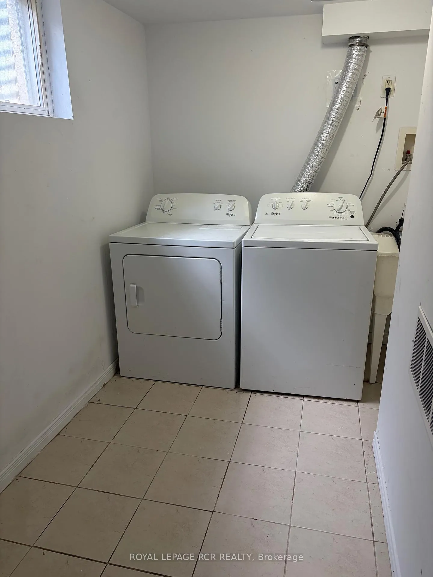 Photo 8 of 41 Town House Crescent, Brampton, Brampton East — HOMEH