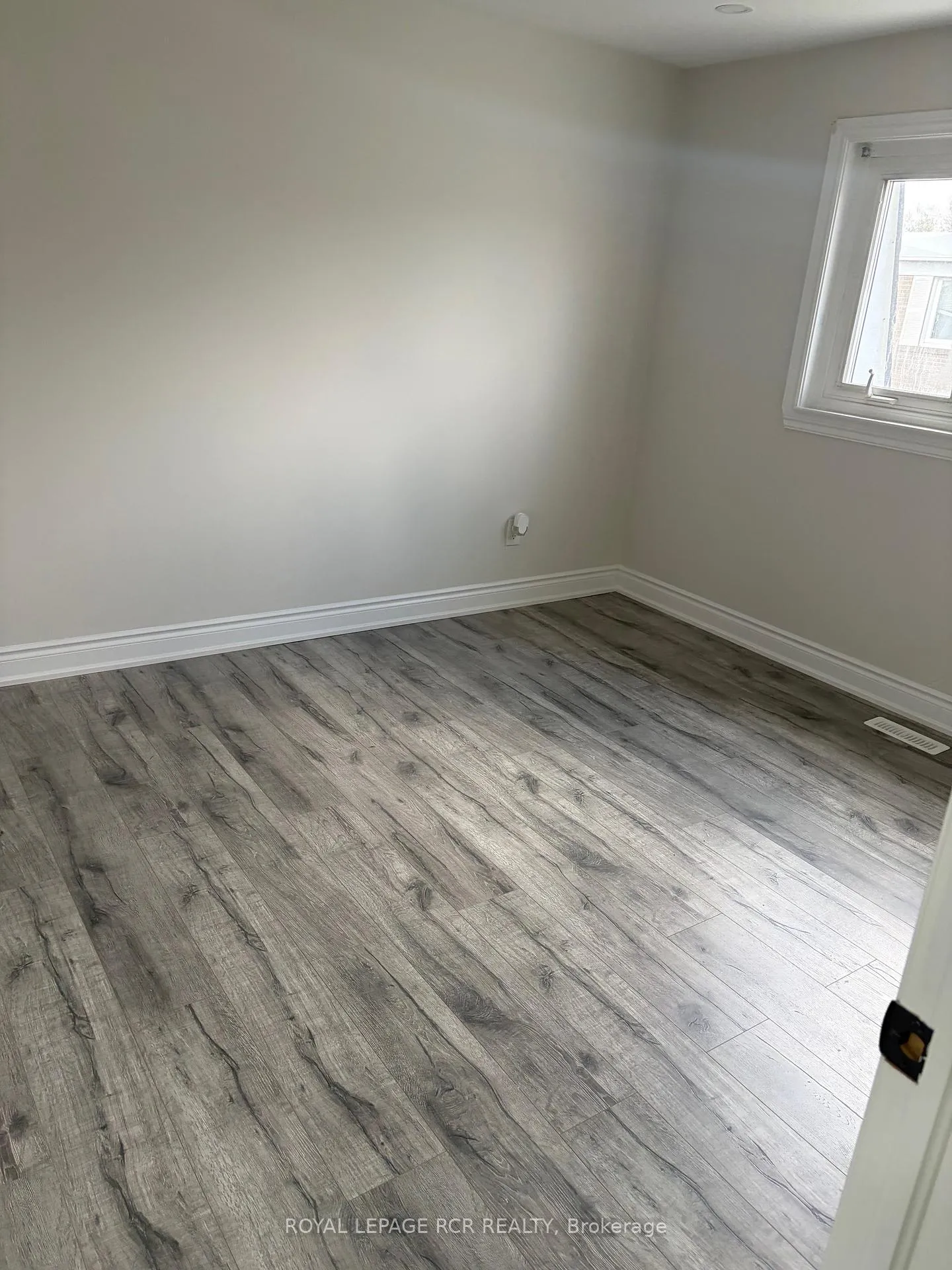 Photo 9 of 41 Town House Crescent, Brampton, Brampton East — HOMEH