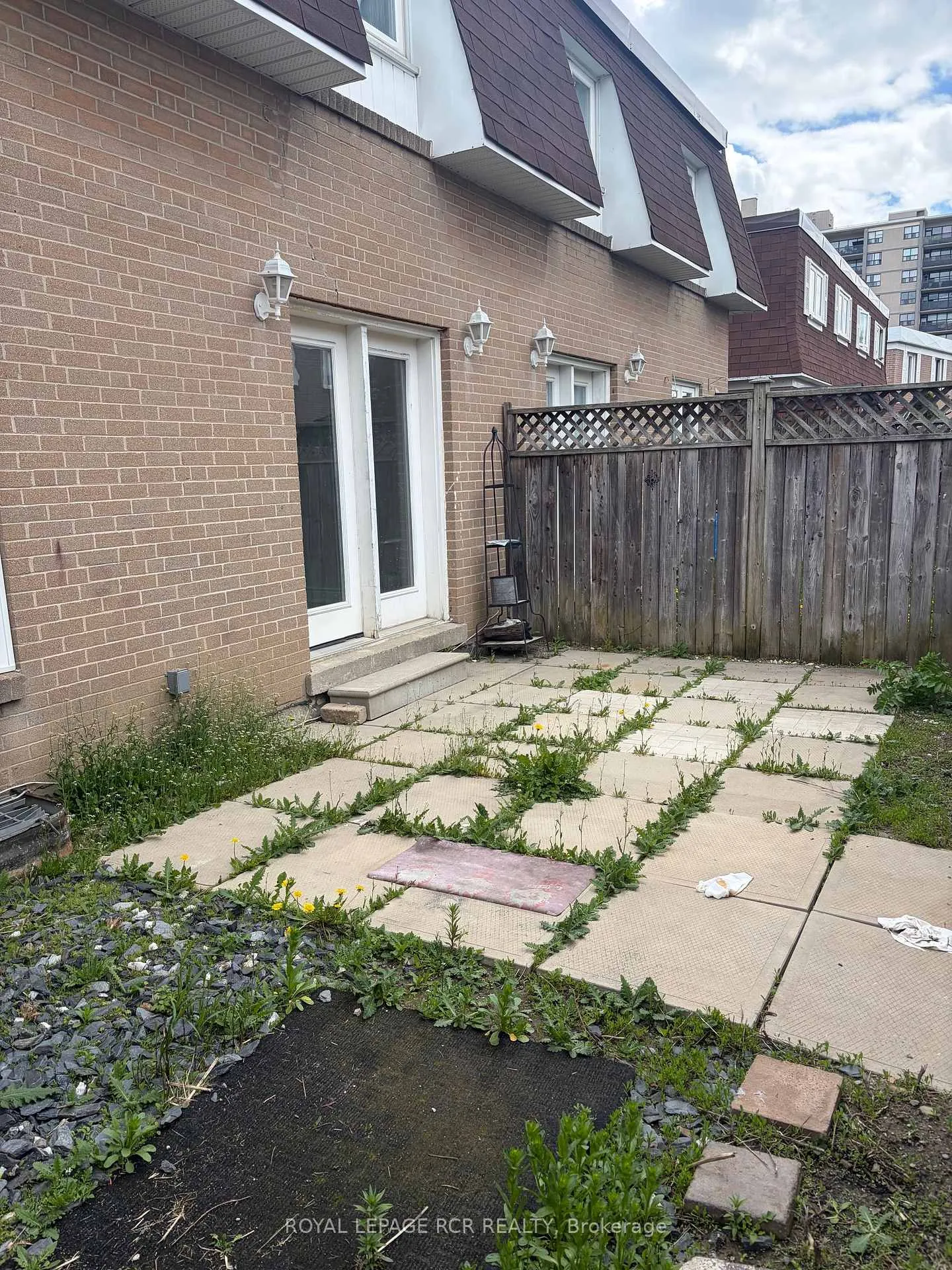 Photo 11 of 41 Town House Crescent, Brampton, Brampton East — HOMEH