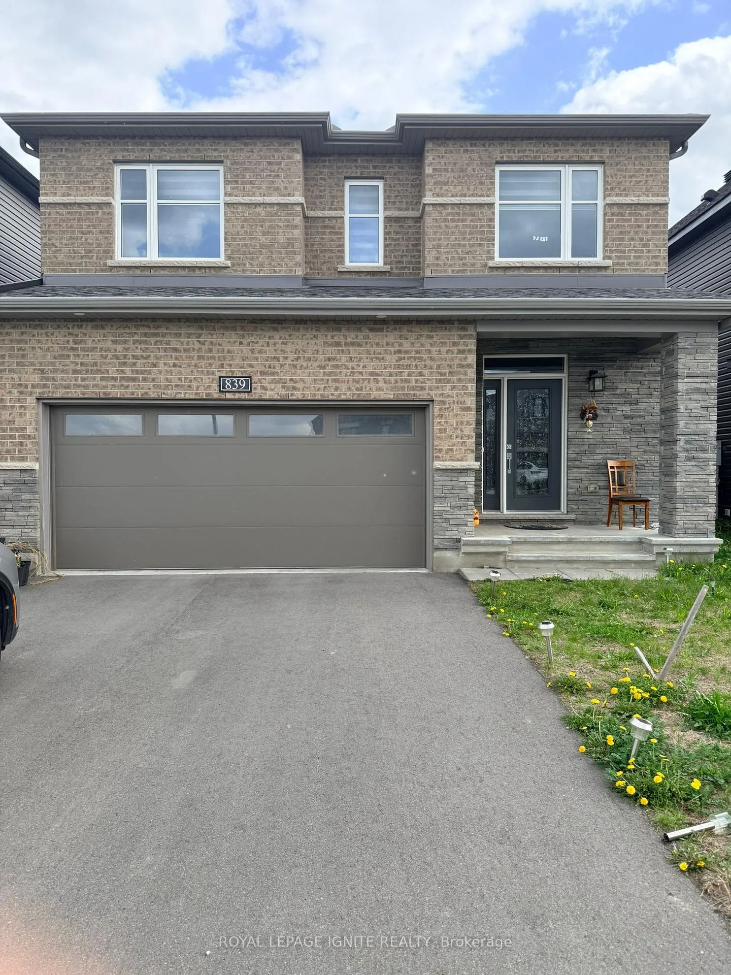 Photo 2 of 839 Cappamore Drive, Ottawa, Barrhaven - Half Moon Bay — HOMEH