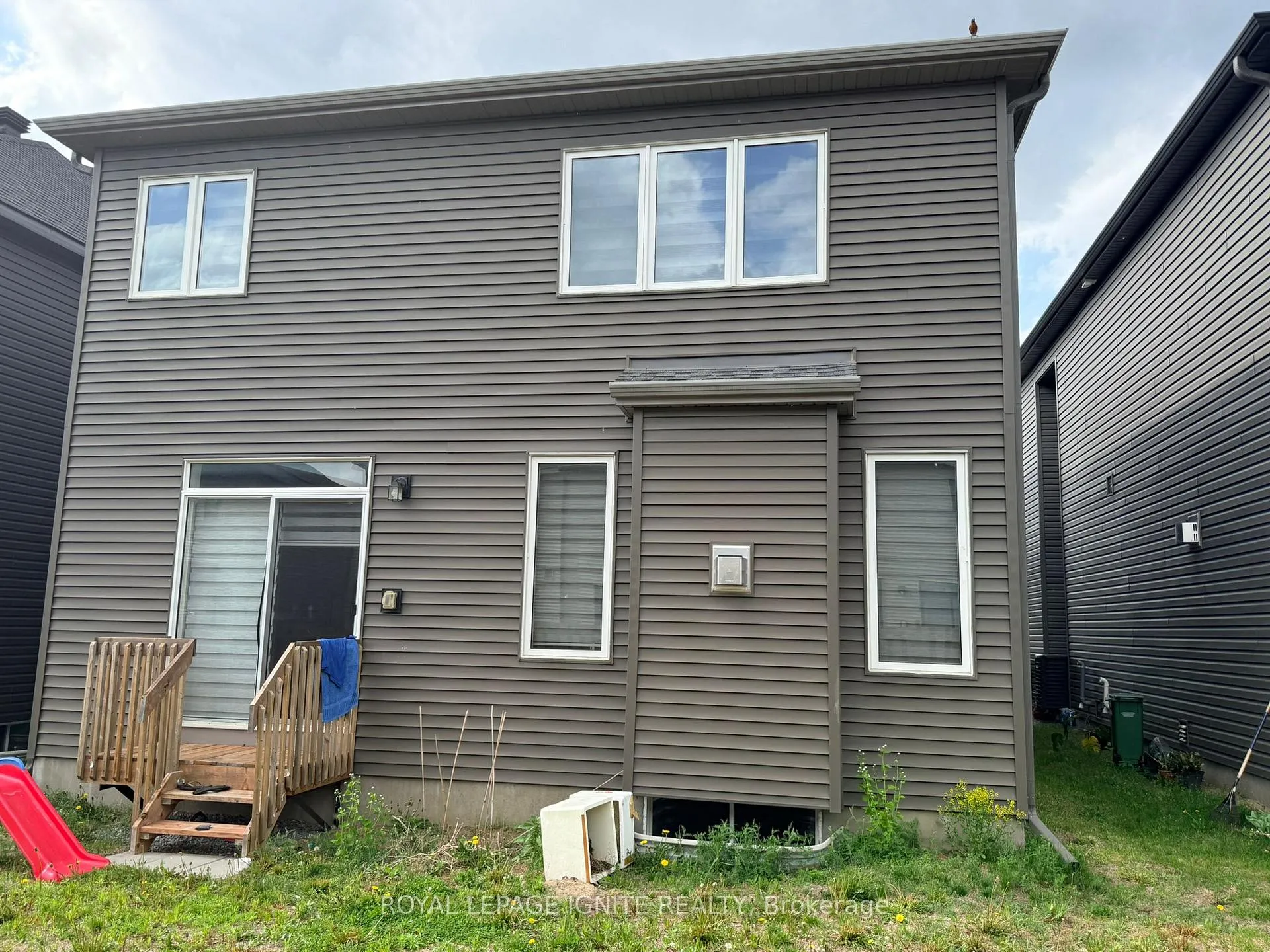 Photo 3 of 839 Cappamore Drive, Ottawa, Barrhaven - Half Moon Bay — HOMEH