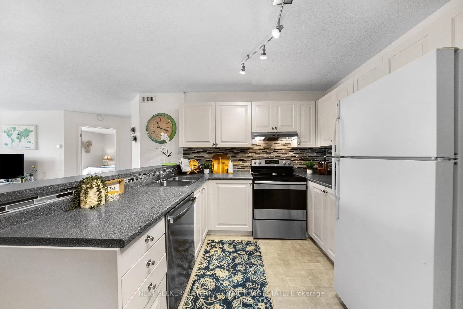 Photo 4 of Unit 301, 2020 Cleaver Avenue, Burlington, Headon — HOMEH