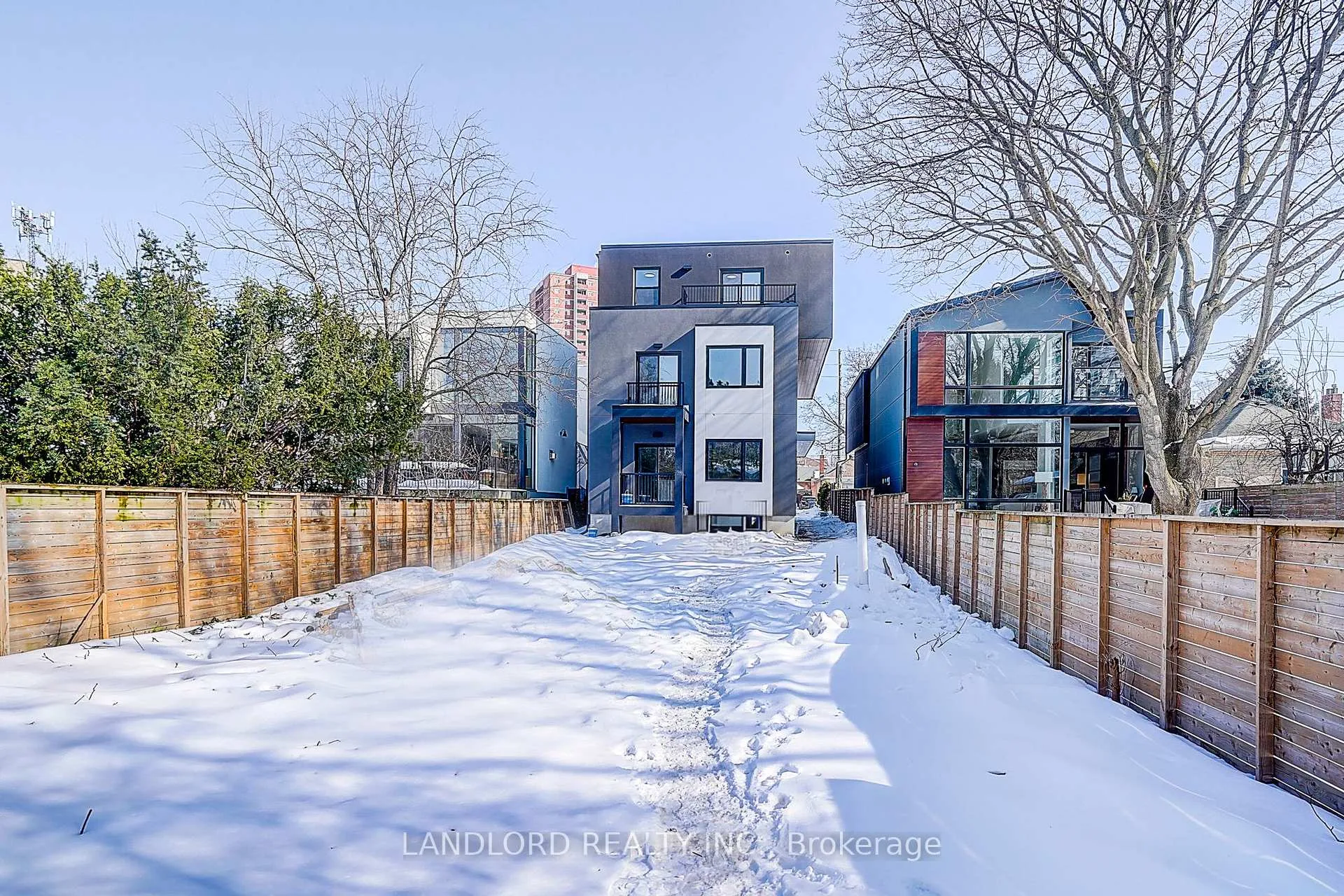 Photo 5 of Unit 4, 1146 Broadview Avenue, Toronto, Broadview North — HOMEH