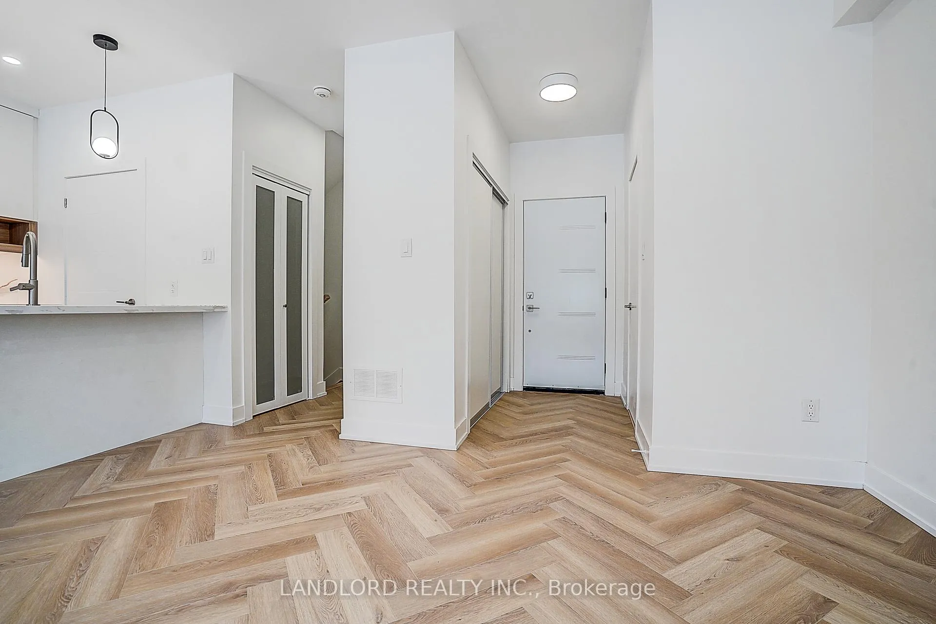Photo 10 of Unit 4, 1146 Broadview Avenue, Toronto, Broadview North — HOMEH