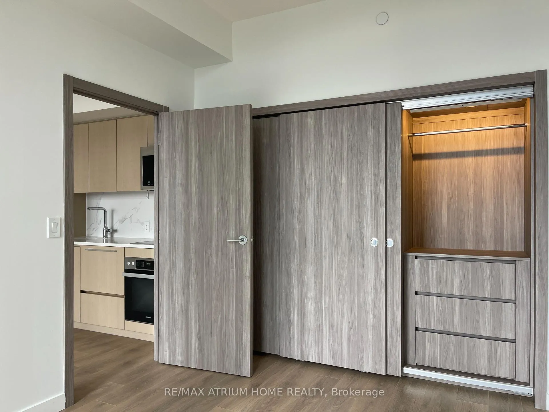 Photo 3 of Unit 2208, 38 Widmer Street, Toronto, Waterfront Communities — HOMEH